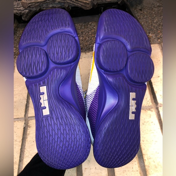 🤑PRICE DROP🤑 -  Nike - LeBron Witness IV - Los Angeles Lakers - Picture 3 of 16